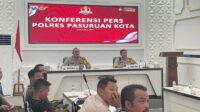 dalam-konferensi-pers-kapolres-pasuruan-kota-jelaskan-patroli-sat-samapta-pada-kantor-partai-politik--334371840