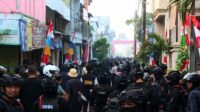 6a7d88dff2753-momen-bnn-dan-polisi-menggerebek-dan-menangkap-mr-alias-bos-gendut-gembong-narkoba-di-kampung-bahari-jakarta-utara