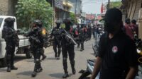 penggerebekan-narkoba-kampung-ambon-1791528113102_169